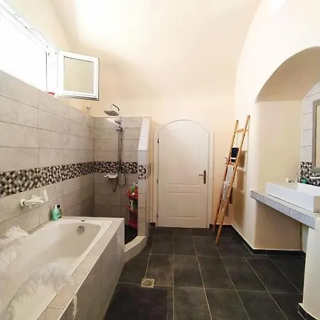 Dream Home- Santorini Cave House Holiday home *